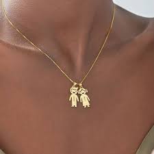 A Heartfelt Gift: The 10k Gold Necklace for Family Bonds