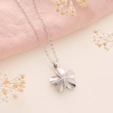 Embracing Nature: The Heartfelt Connection of Cremation Necklaces