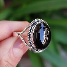 Onyx Ring: The Perfect Valentine's Day Fashion Statement