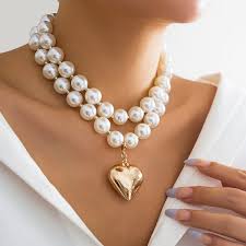 The Allure of Chunky Pearl Necklaces: Timeless Elegance Meets Modern Craftsmanship