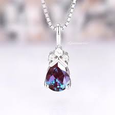 The Allure of the Alexandrite Necklace in Modern Fashion