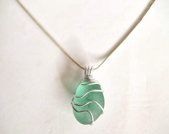 The Emotional Connection of Sea Glass Necklaces in Outdoor Experiences