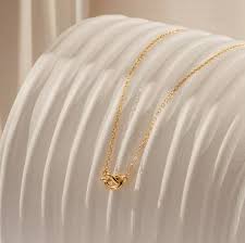 The Emotional Significance of Necklaces for Your Girlfriend