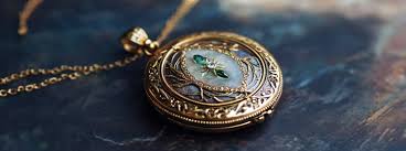 The Emotional Ties of Promise Necklaces in Family Culture
