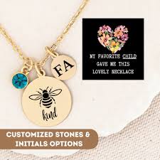 The Heartwarming Significance of the Bee Necklace as a Parent-Child Gift