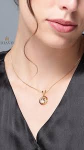 The Necklace That Speaks: Elegance in Everyday Life