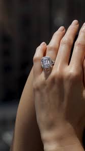 The Personalized Expression of a 6 Carat Diamond Ring