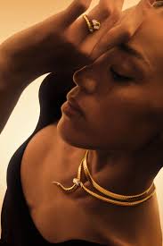 The Power of Gold Statement Necklaces in Business Style