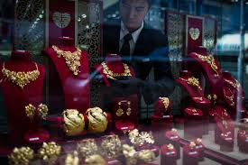 The Timeless Allure of 24K Gold Necklaces in Fashion Evolution