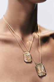 The Timeless Appeal of Scapular Necklaces: A Personal Touch in Branding