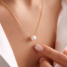 The Timeless Charm of a Single Pearl Necklace: Personalization at Its Heart