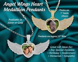 The Timeless Elegance of Rhinestone Necklaces in Anniversary Jewelry