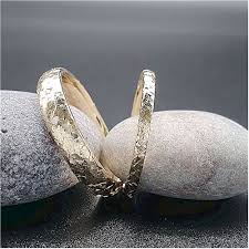 Timeless Craftsmanship: The Art of Men's Wedding Rings