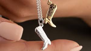 Timeless Elegance Meets Modern Innovation: The Cowboy Necklace Revolution