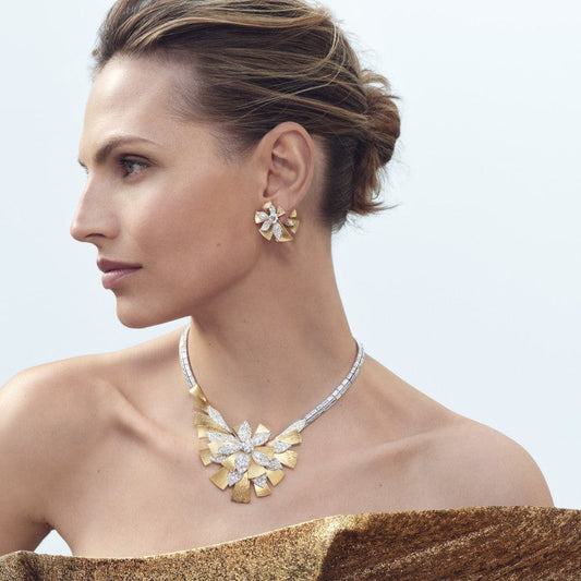 Timeless Elegance: The Emotional Connection of the e Necklace