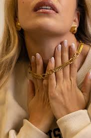 Timeless Elegance: The Story Behind Vintage Necklaces
