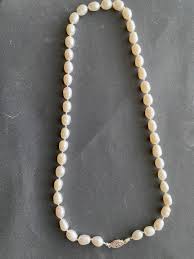 Title: Timeless Elegance: The Emotional Allure of Antique Pearl Necklaces