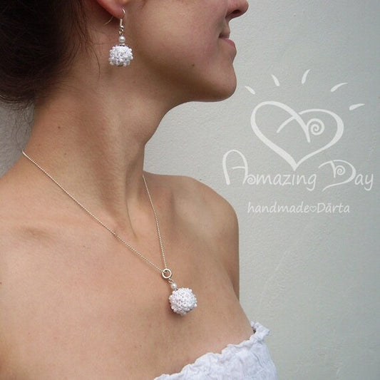 Custom Jewelry: The Art of Necklace and Earring Sets