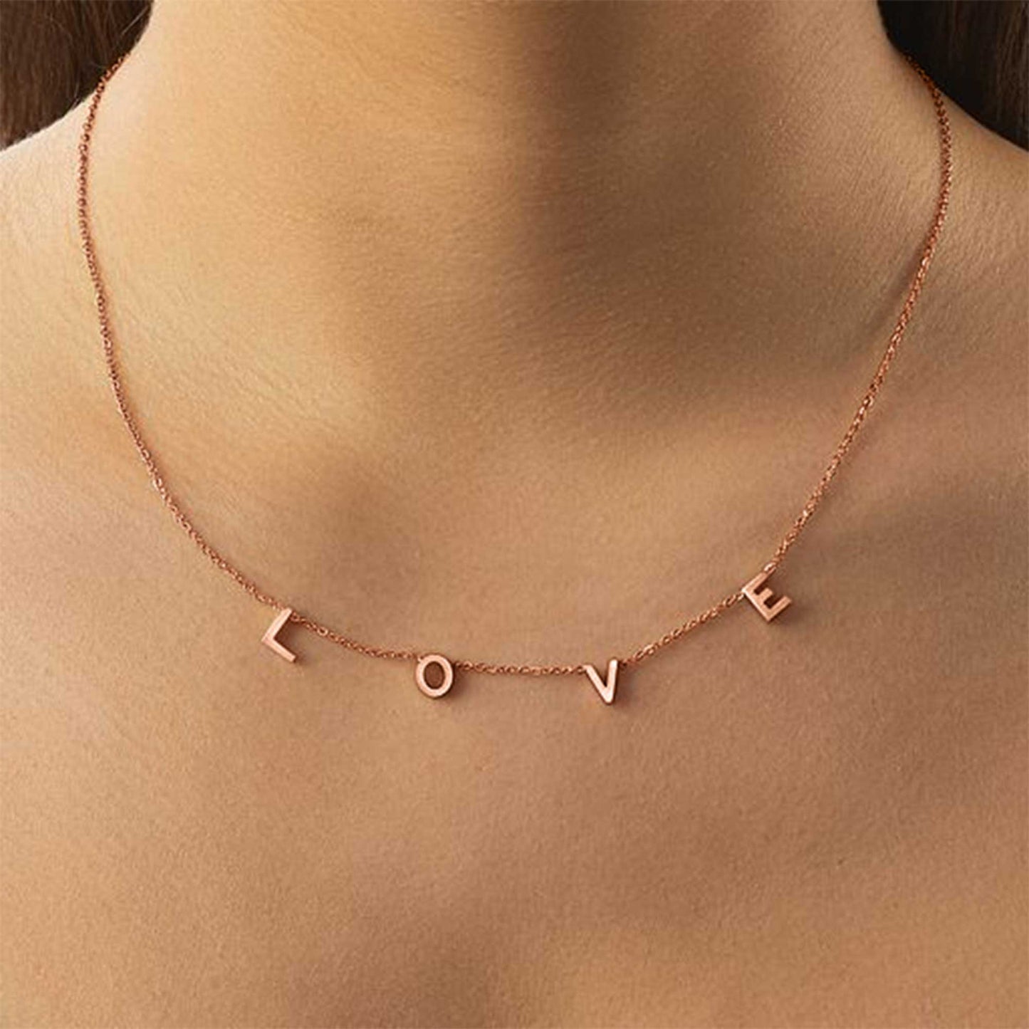 Le collier lettre LOVE