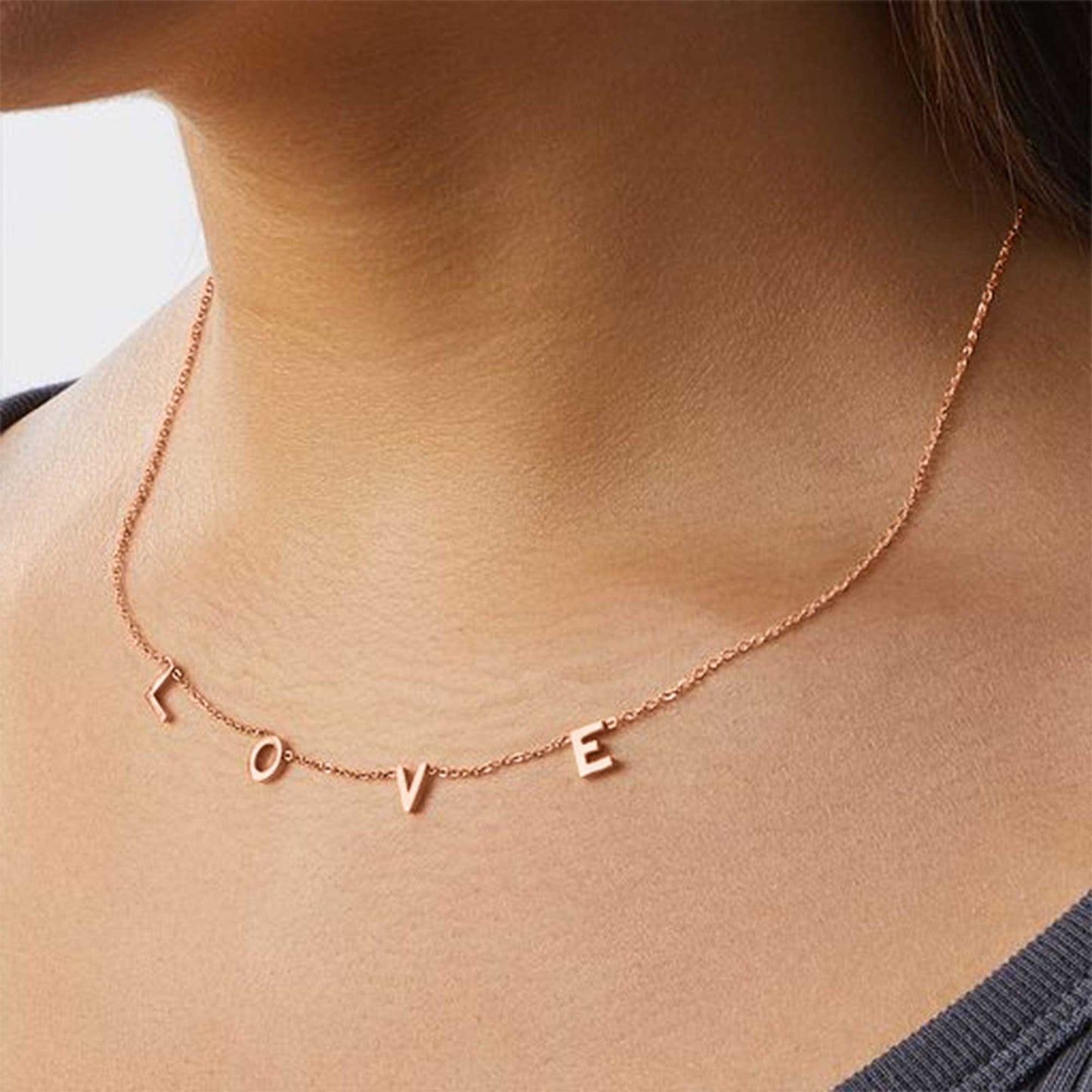 Le collier lettre LOVE