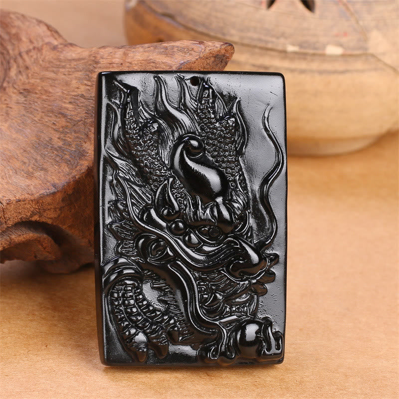 Collier pendentif rectangulaire en obsidienne noire naturelle gravée d'un dragon