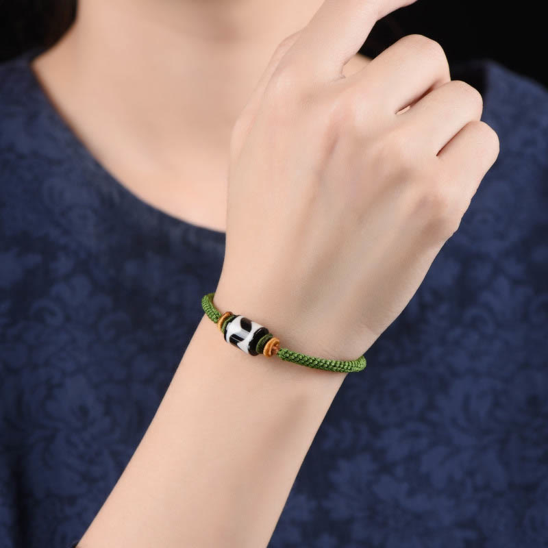 Bracelet de protection en corde verte tressée et perles dzi tibétaines faites à la main avec pierres de Bouddha