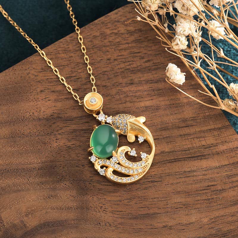 Collier pendentif en calcédoine verte et pierre de Bouddha, symbole de la force du poisson koï