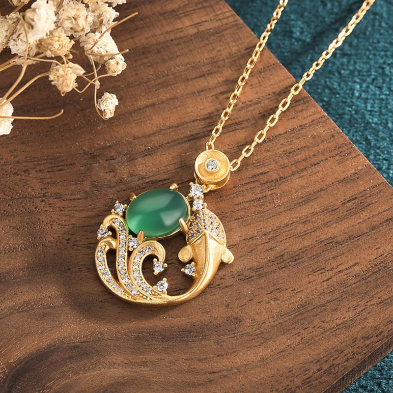 Collier pendentif en calcédoine verte et pierre de Bouddha, symbole de la force du poisson koï