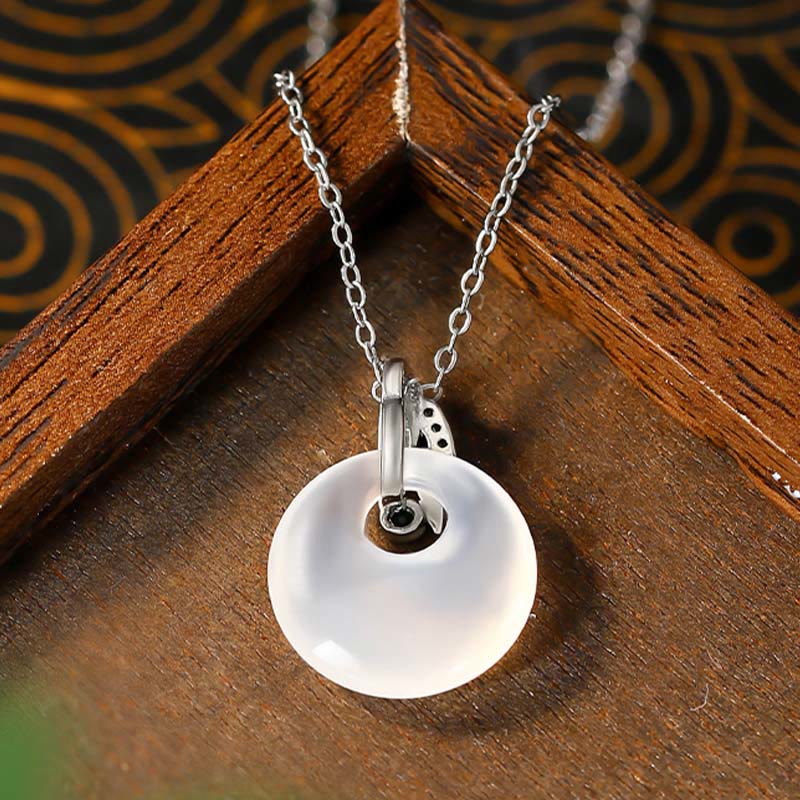 Collier pendentif en pierre de Bouddha, calcédoine naturelle, feuille de bambou, boucle de paix, richesse
