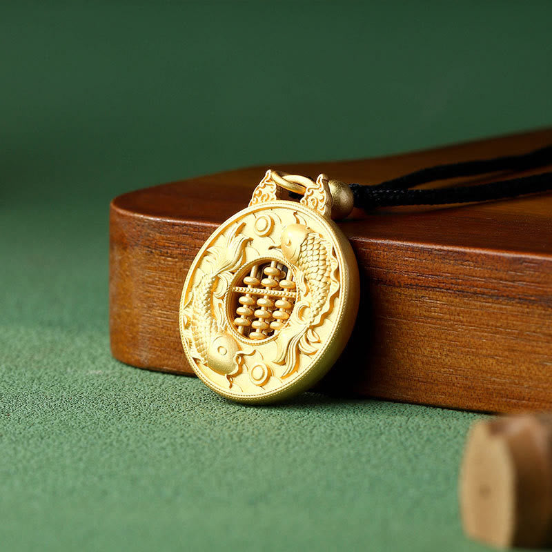 Collier avec pendentif en forme de poisson koï en cuivre plaqué or et pierres de Bouddha