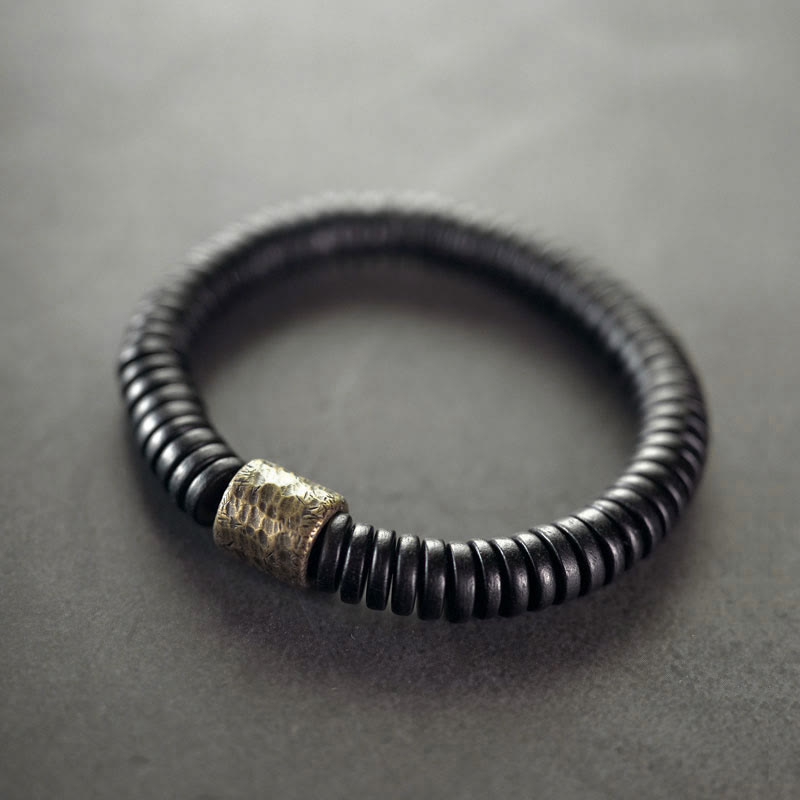 Bracelet calme en bois d'ébène et cuivre et laiton avec pierres de Bouddha
