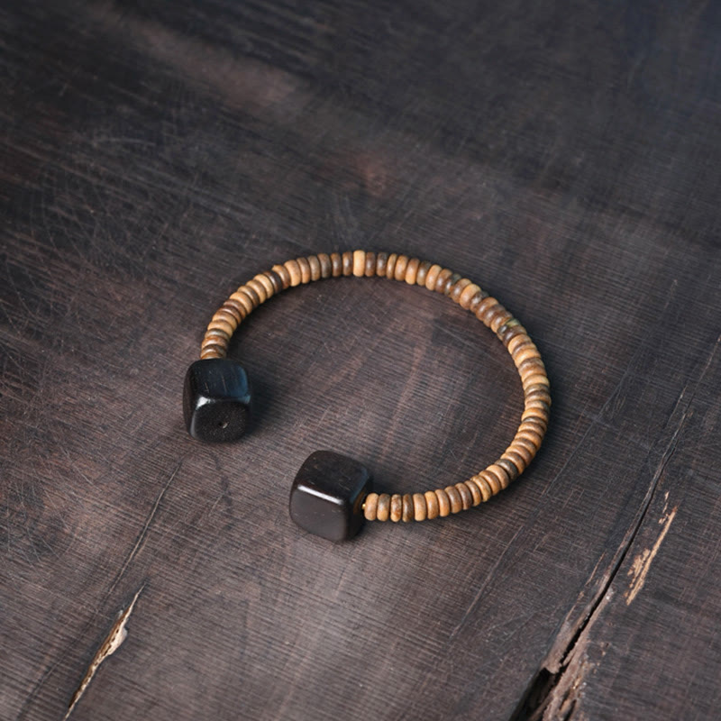 Bracelet d'équilibre en bois d'ébène et bois de santal vert avec pierres de Bouddha