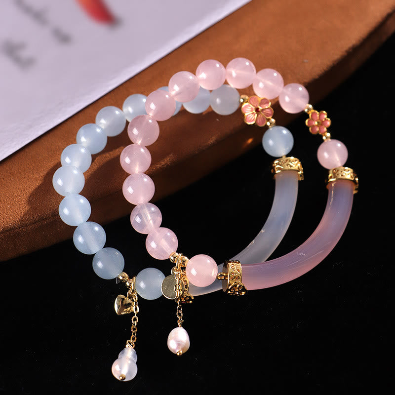 Bracelet manchette demi-jonc en perles de calcédoine bleue et cristal rose de Bouddha