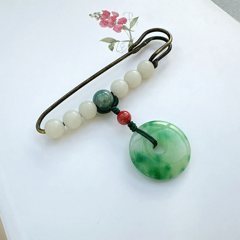 Broche porte-bonheur en jade et pierre de Bouddha