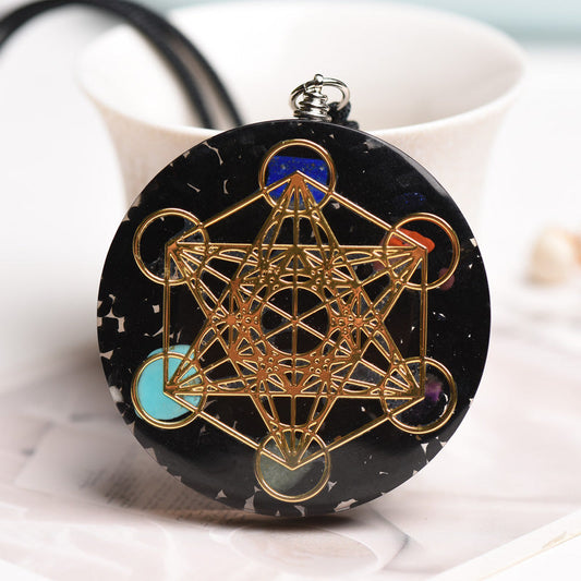 Collier de protection en orgonite avec tourmaline noire et cube de Métatron