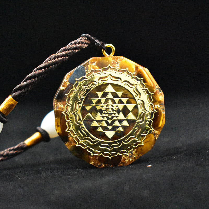 Collier Orgonite Sacré Sri Yantra - Œil de Tigre