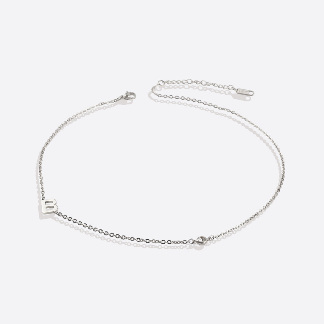 Collier initial avec accent de diamant