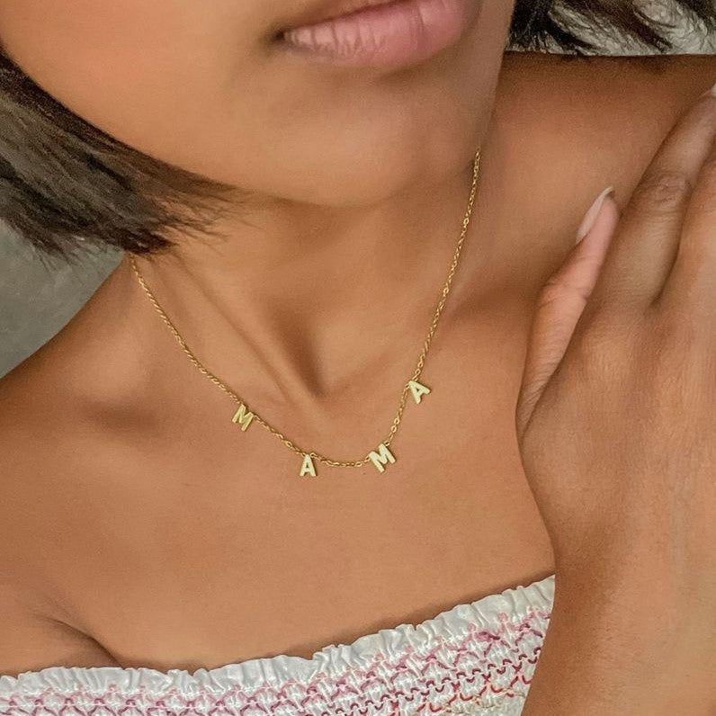 Le collier lettre MAMA