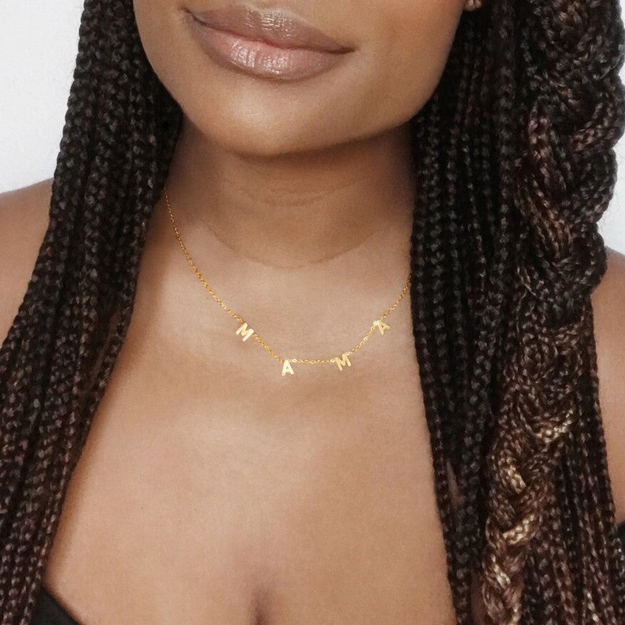 Le collier lettre MAMA