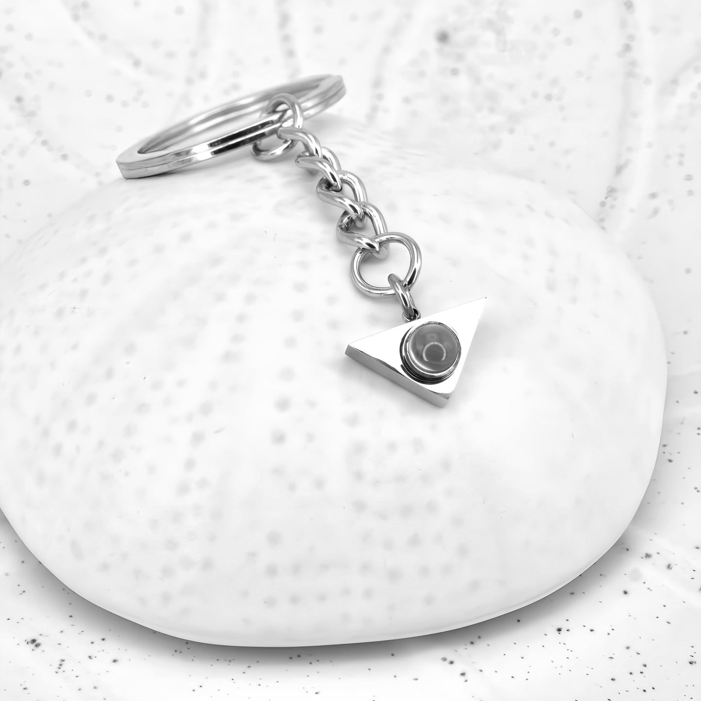 Porte-clés élégant à projection triangulaire