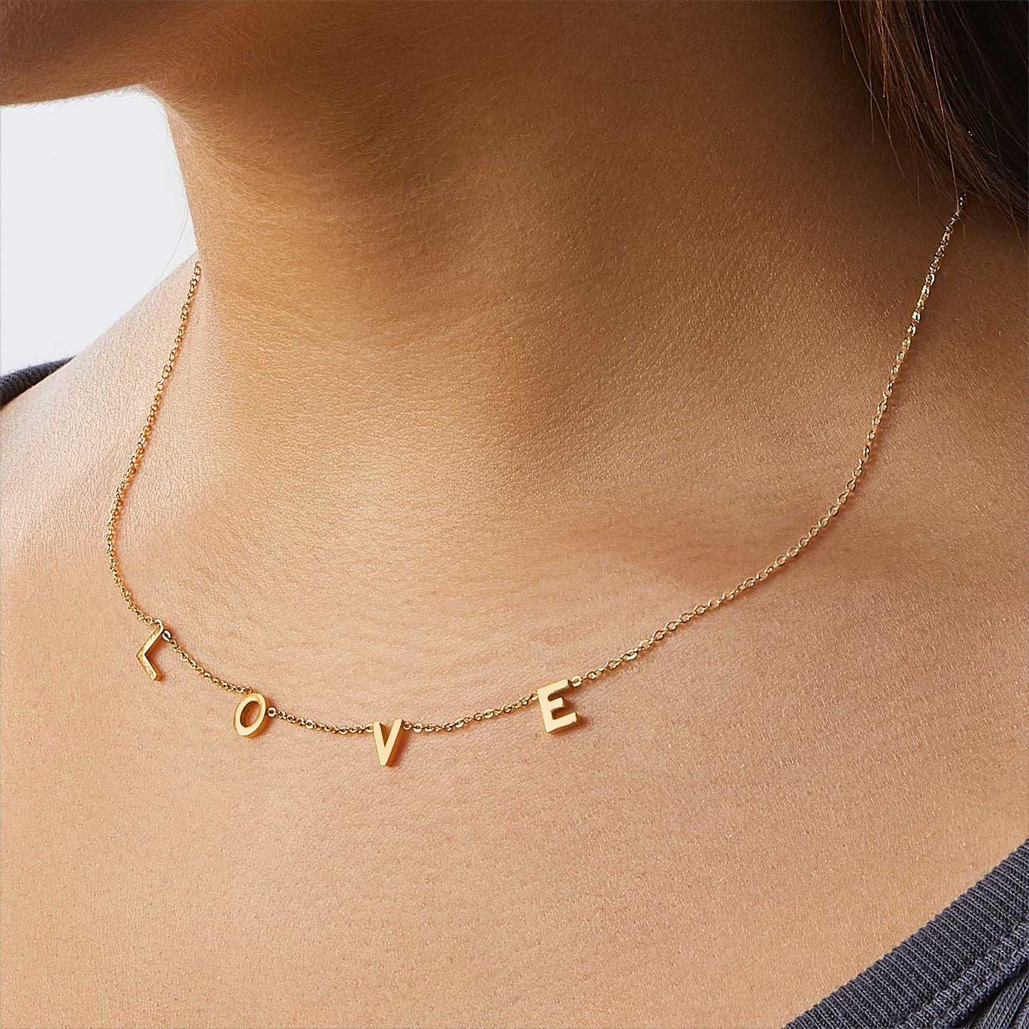 Le collier lettre LOVE