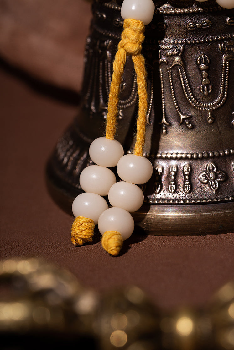 Collier Mala Bodhi en jade blanc 108 perles de 7,5 mm x 10 mm