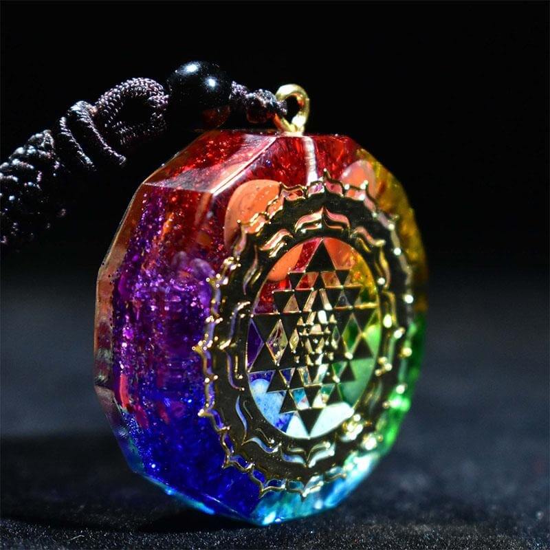 Collier Chakra Orgonite - Équilibre l'énergie orgone et protection contre les champs électromagnétiques