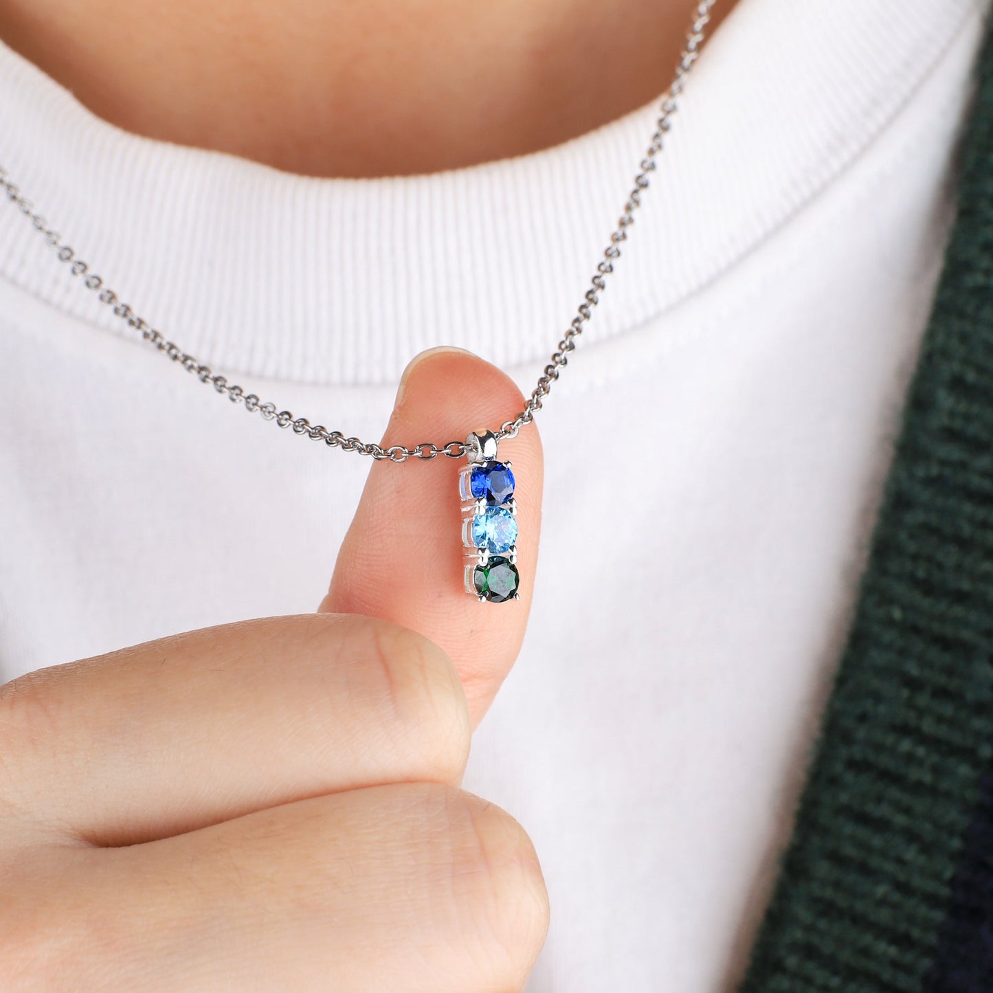 Collier avec pierre de naissance familiale