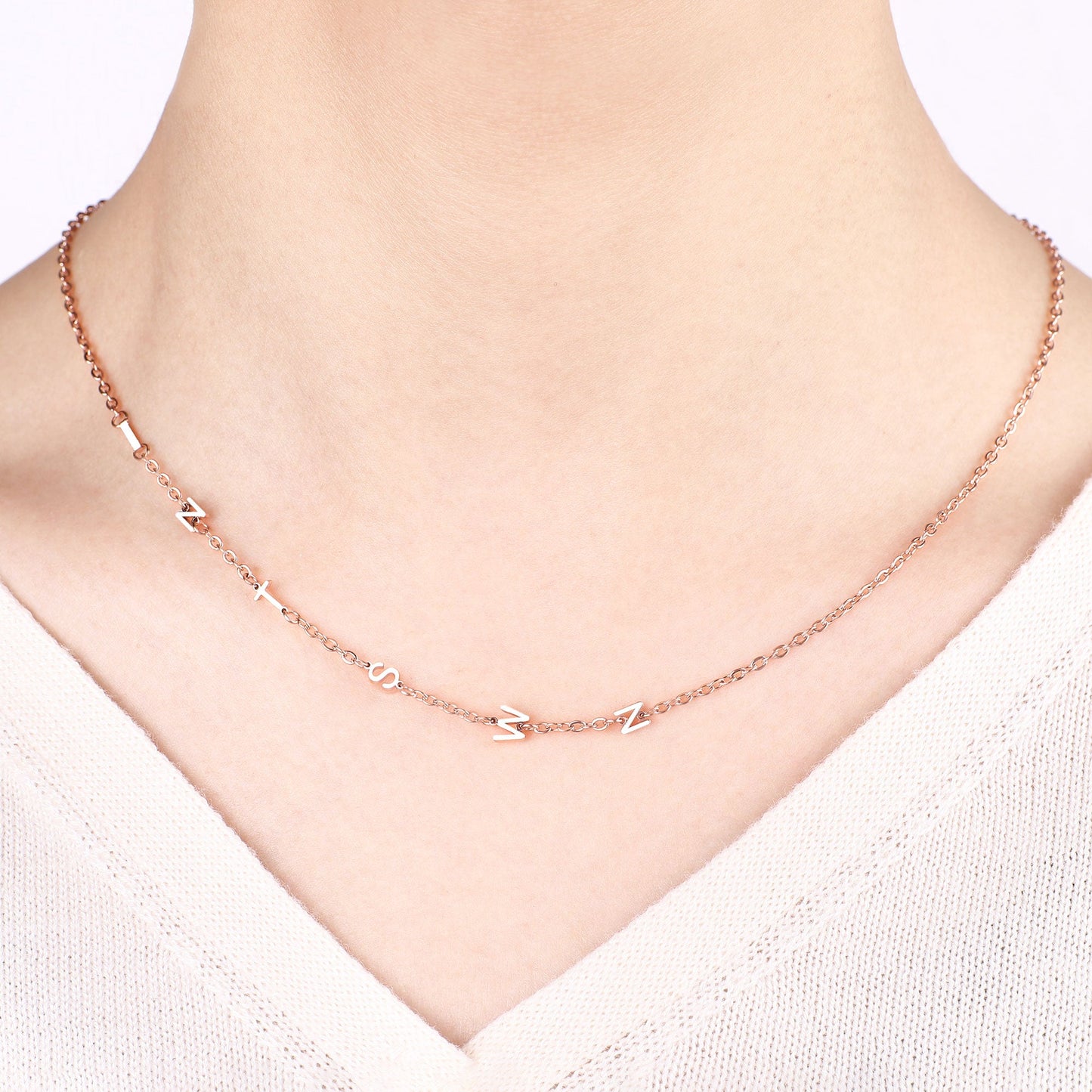 Collier avec initiales latérales