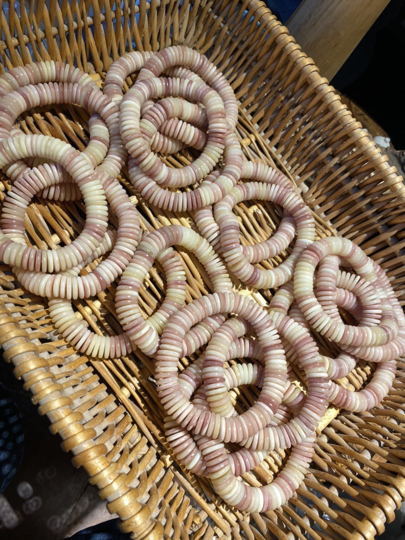 Bracelet en flocons d'os de chameau (14 mm x 3 mm)