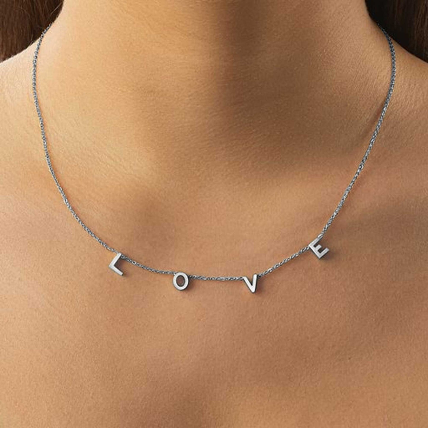 Le collier lettre LOVE