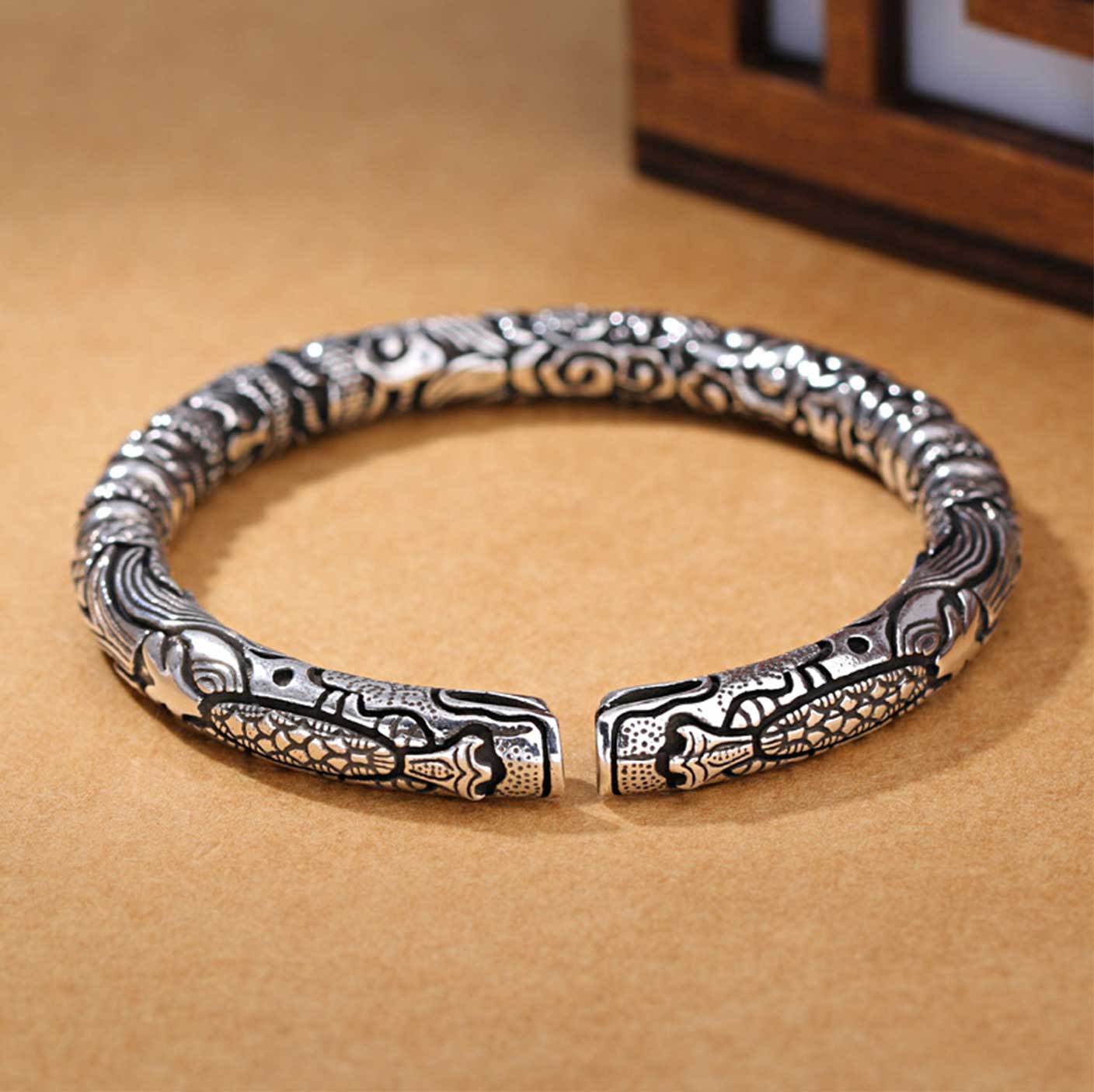 Bracelet manchette dragon en argent antique