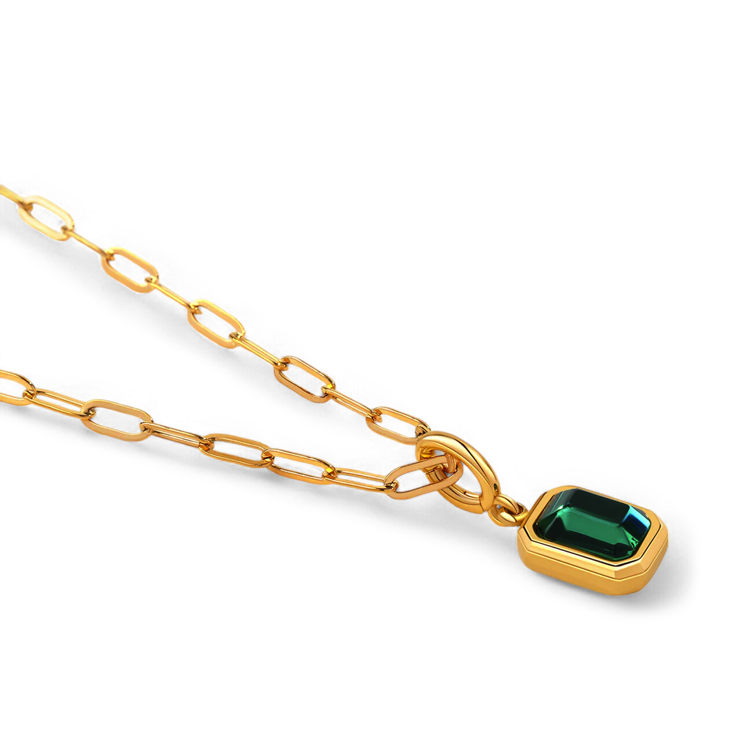 Collier à breloques avec pierre de naissance baguette