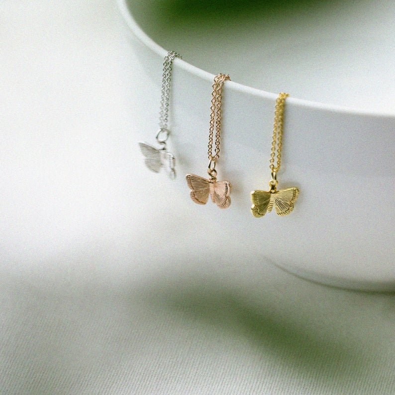 Collier pendentif papillon